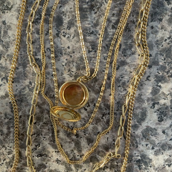 Vintage Gold layered locket necklace - Picture 8 of 11